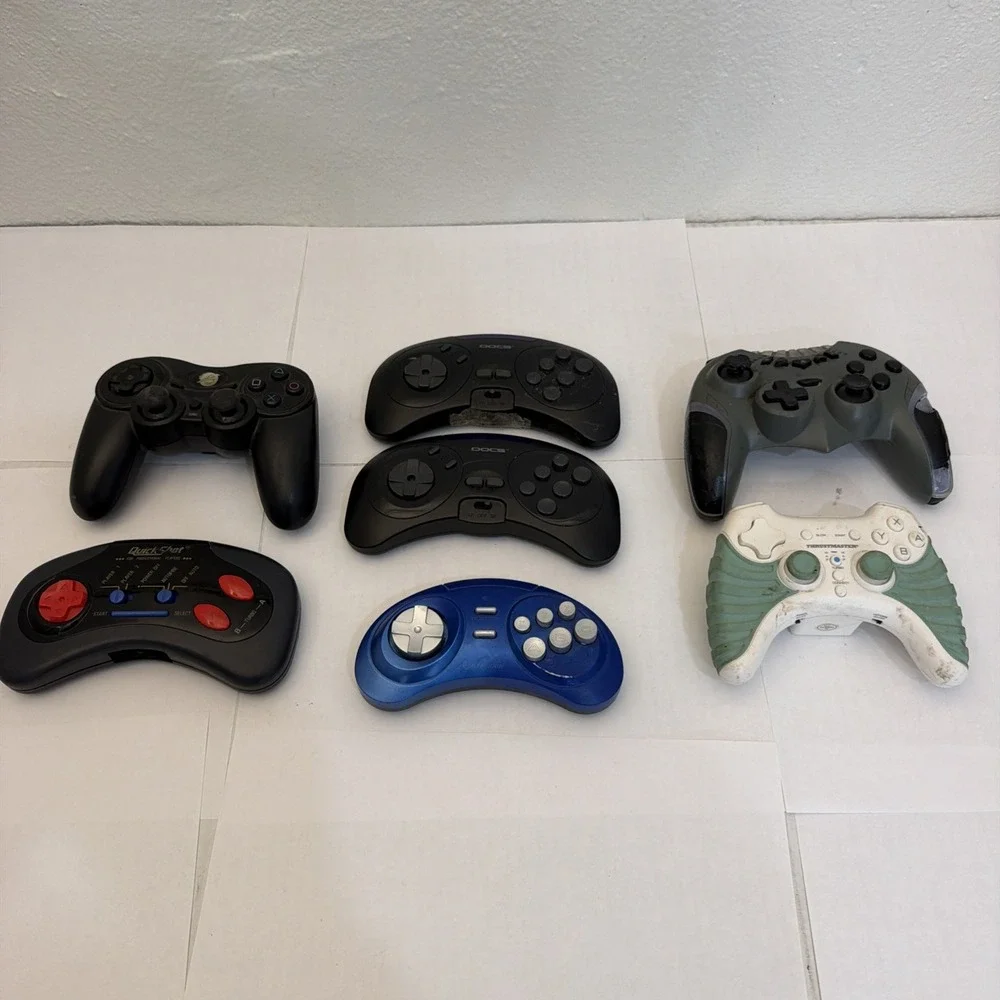 Lot (7) Wireless Controllers Thrustmaster DOCS Pelican QuickShot Hyperkin
